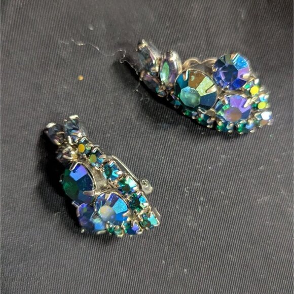 Vintage Clip-On Earrings Aurora Borealis Crystal Rhinestones Leaf Shape Silver T - Picture 4 of 6